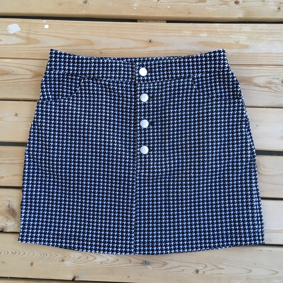 Forever 21 Dresses & Skirts - Forever 21 geometric mini skirts  M